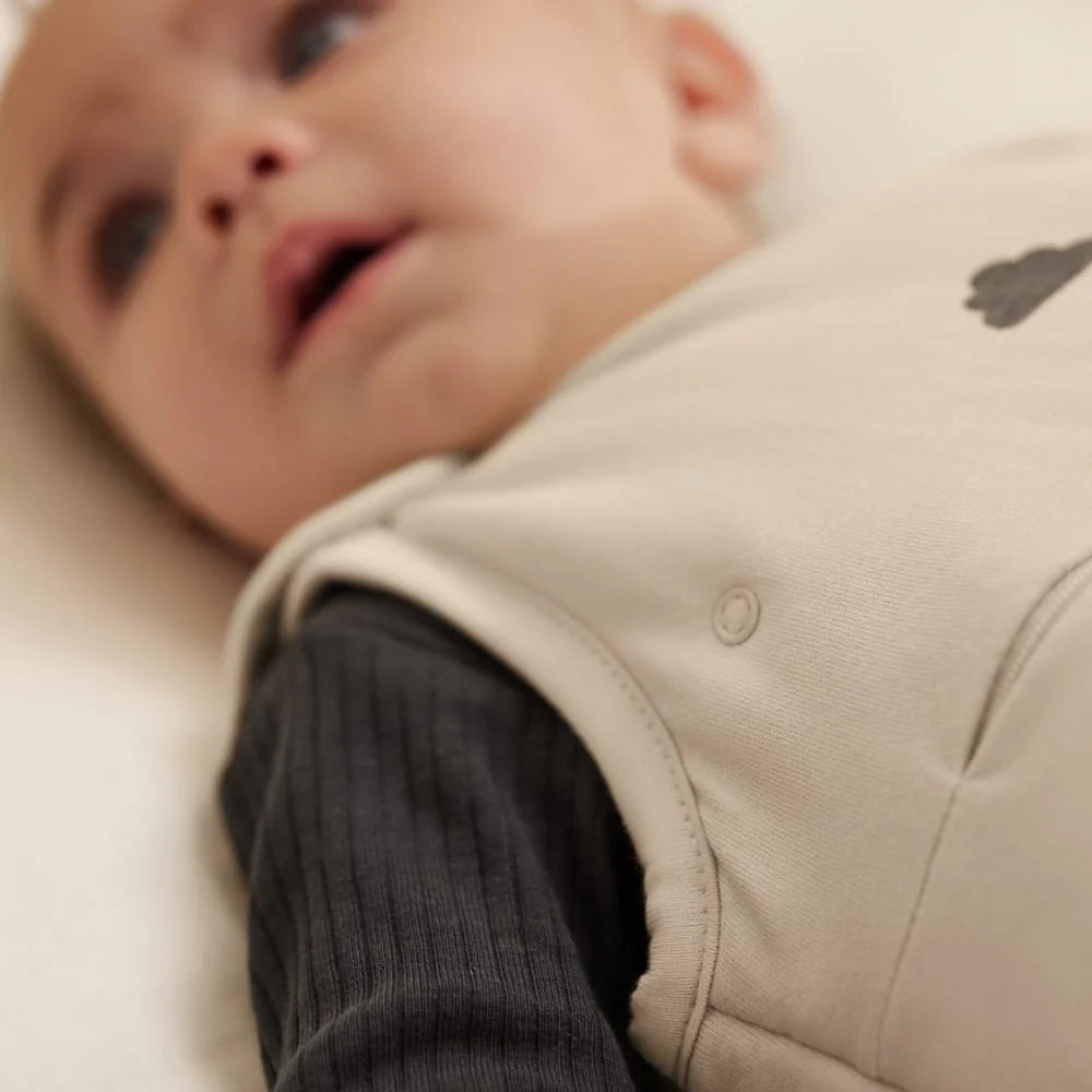 SnuzPouch Saco de dormir 0-6 meses Tog 1.0 - Sand Cloud