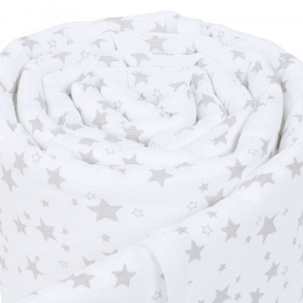 Babybay Protetor de Grades Piqué para Maxi, Boxspring, Comfort e Comfort Plus - branco c/ estrelas cinza claro